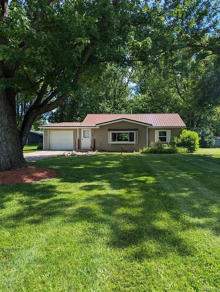 11160 Birch Run Rd photo 1