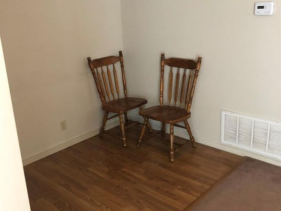 5th image of 212 Yale Ave