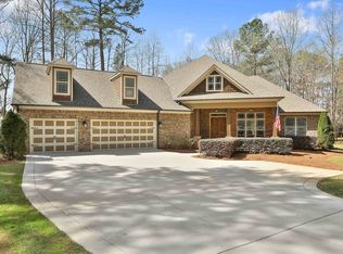 375 S Shore Dr, Newnan, GA 30263