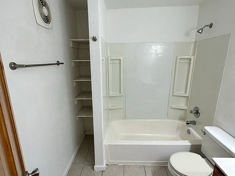 1635 White St #3 — Photo 2