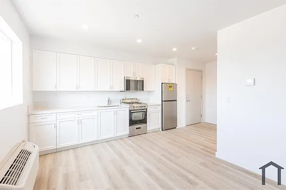 10811 Compton Ave — Photo 6