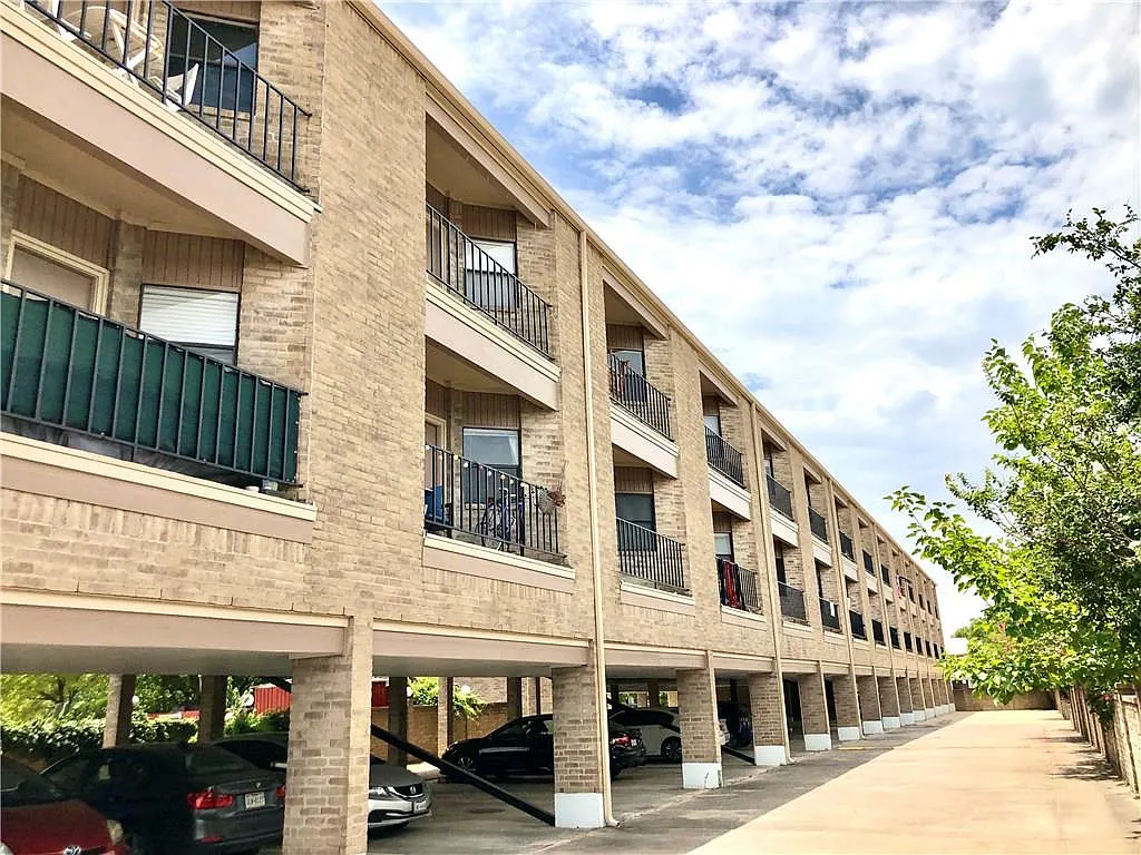 3316 Guadalupe St Apt 301 — Photo 1