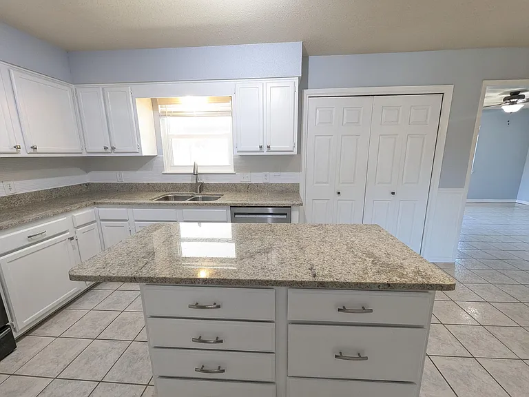 2217 Calle De Pizzaro — Photo 25