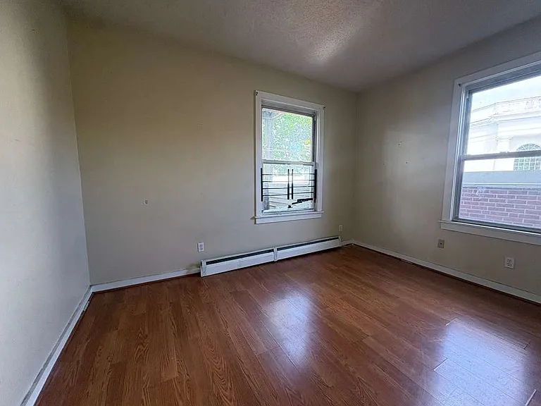 59 Derby Ave #2R — Photo 4