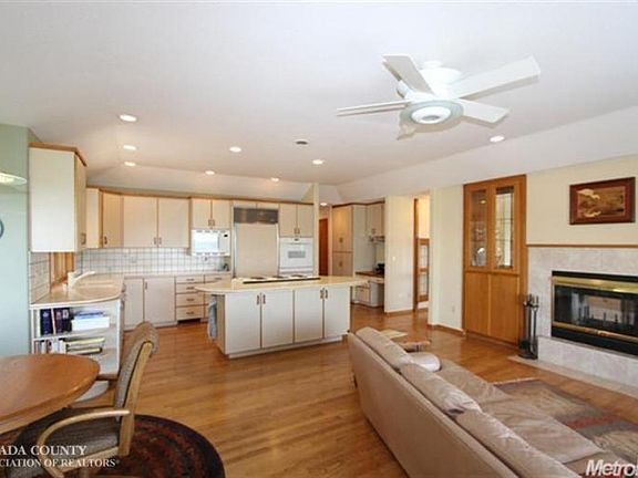 3rd image of 15560 Ponderosa Ln