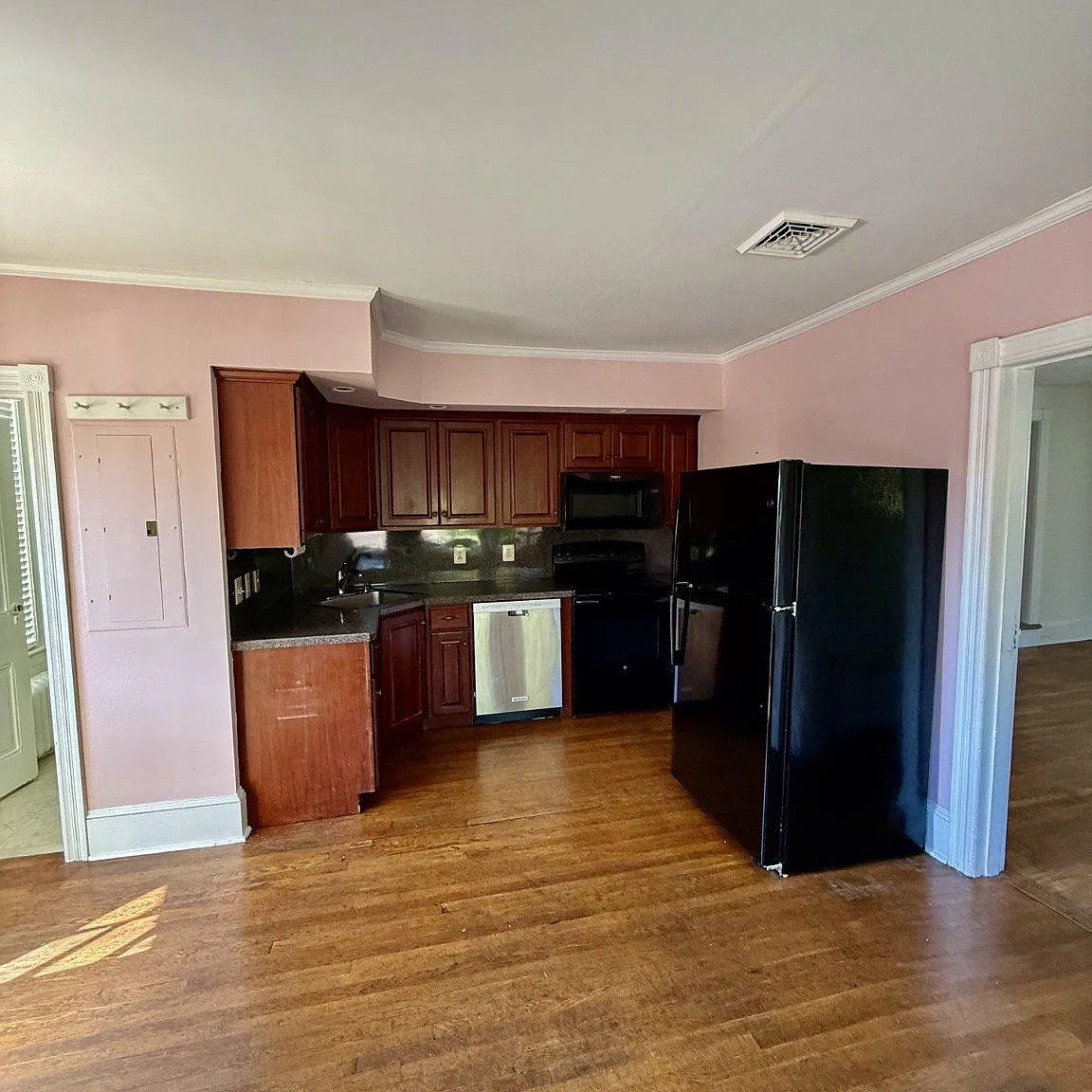 2 bed, 1.5 bath, 1200 sqft, $2,500 — Photo 1