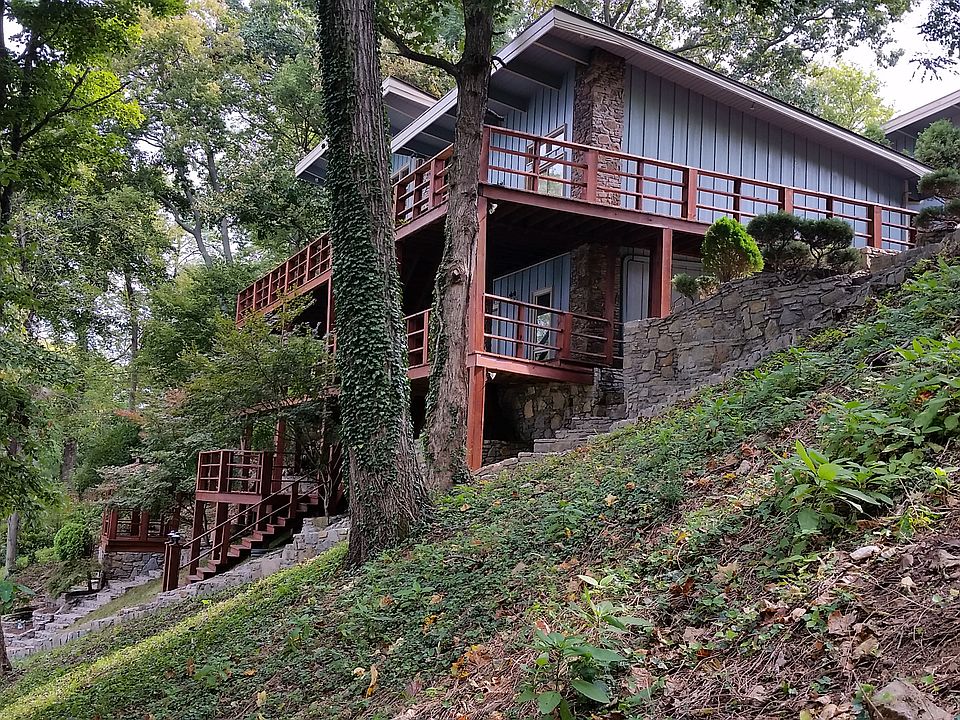2nd image of 607 Parnell Rd