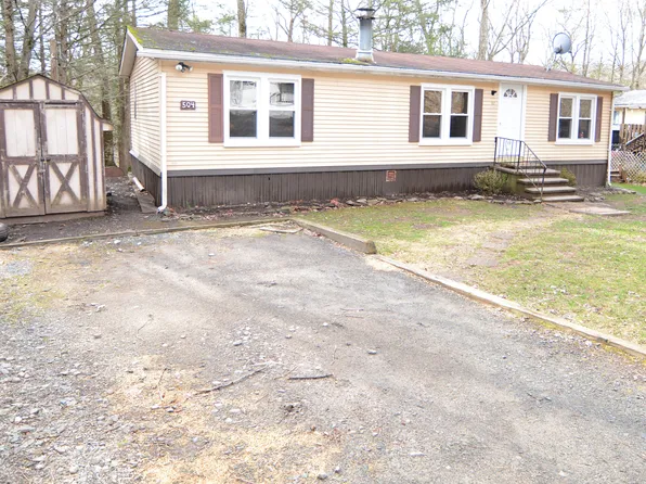 137 Oak Dr, Greentown, PA 18426