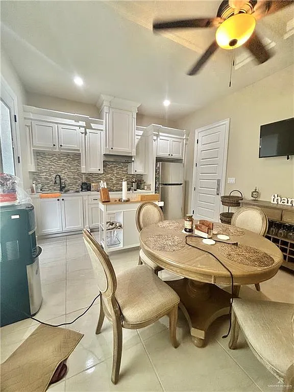 1 bed, 1.0 bath, 2568 sqft, $1,350 — Photo 3