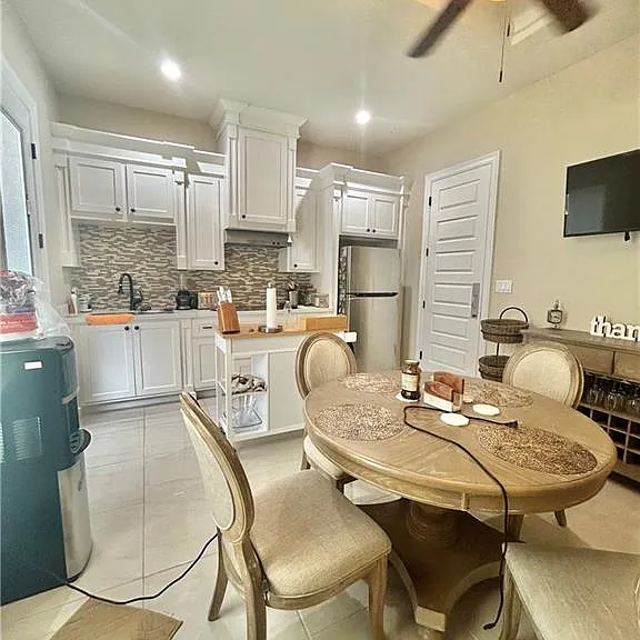 1329 N Cesar Chavez Rd — Photo 3