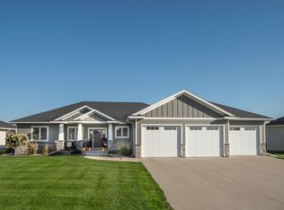 2184 Ridge Rd, Sioux Center, IA 51250