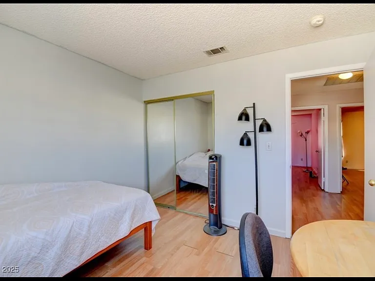 4053 Hazelridge Dr — Photo 13