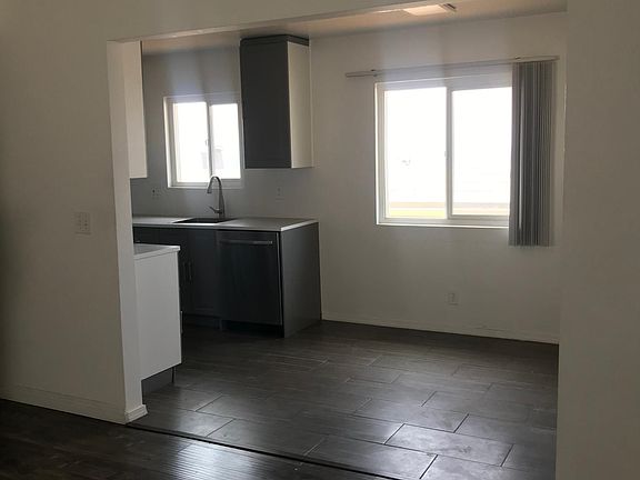 3rd image of 221 Rosecrans Ave APT 3