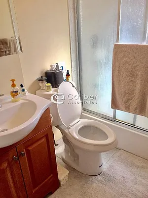 Rented by Zjama Realty Corp | media 16