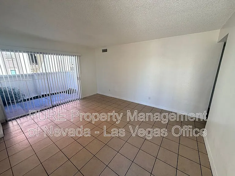 1405 Vegas Valley Dr #193-bldg 20 — Photo 3