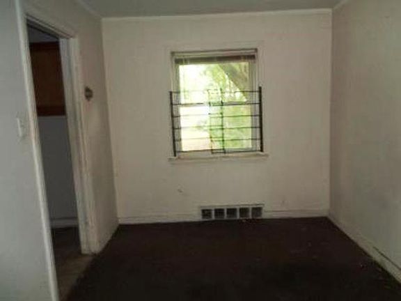 5th image of 9812 S Hoxie Ave