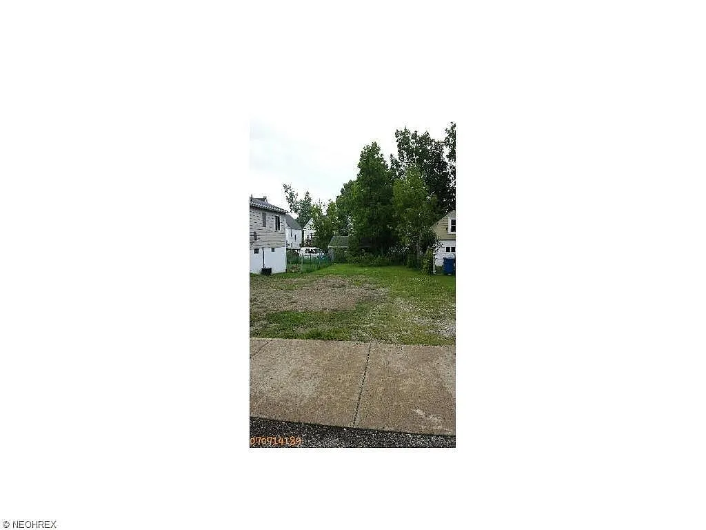 1070 Columbus Ave photo 1