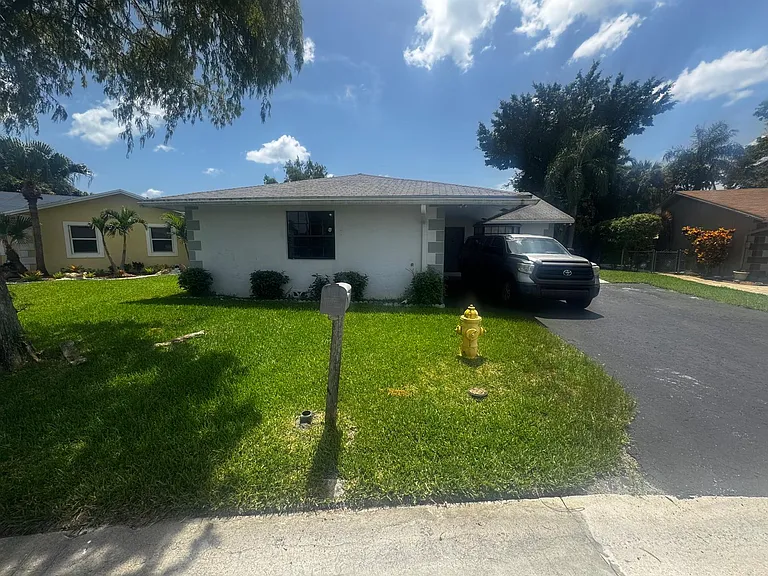 8848 NW 76th Ct — Photo 1