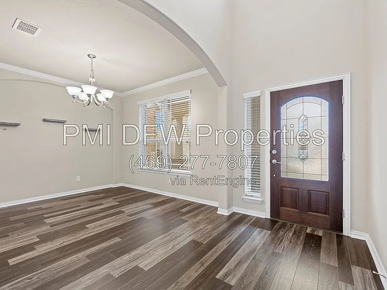 1624 Medina Ln — Photo 5