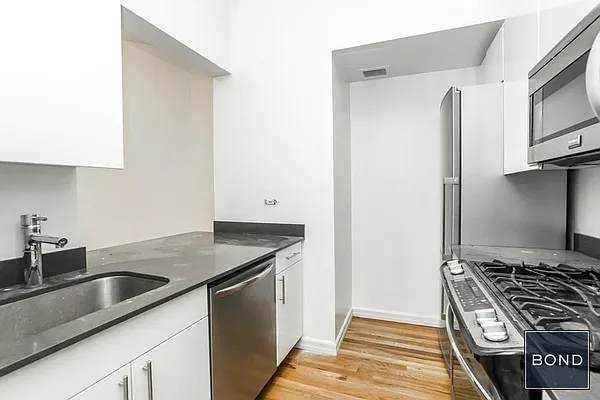 Rented by Bond New York | media 5