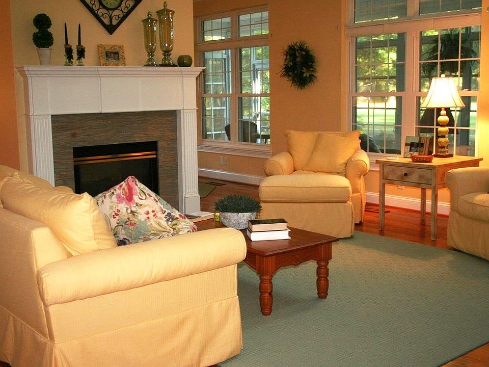 1st image of 1025 Heritage Dr