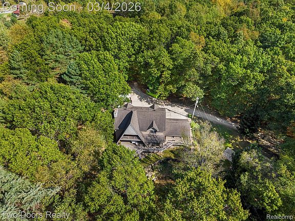 2nd image of 175 Barr Rd