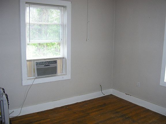 5th image of 1631 Sharon Dr