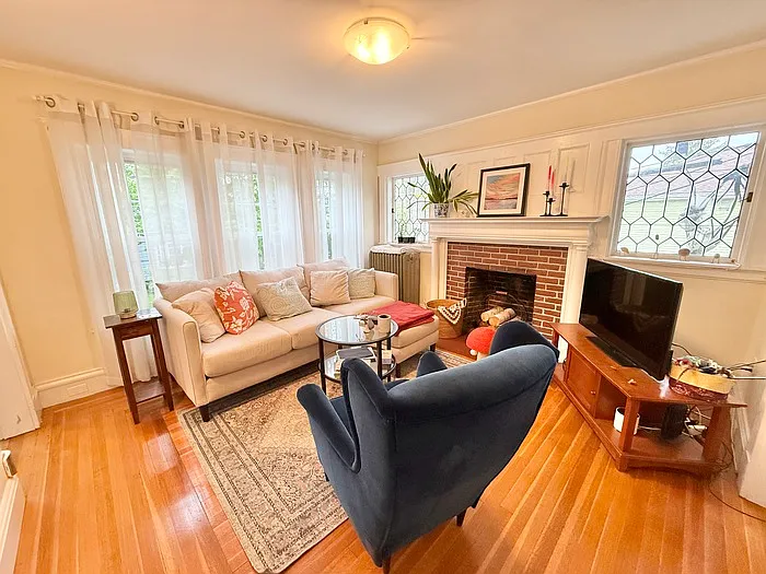 2 bed, 1.0 bath, 1100 sqft, $3,000 — Photo 4