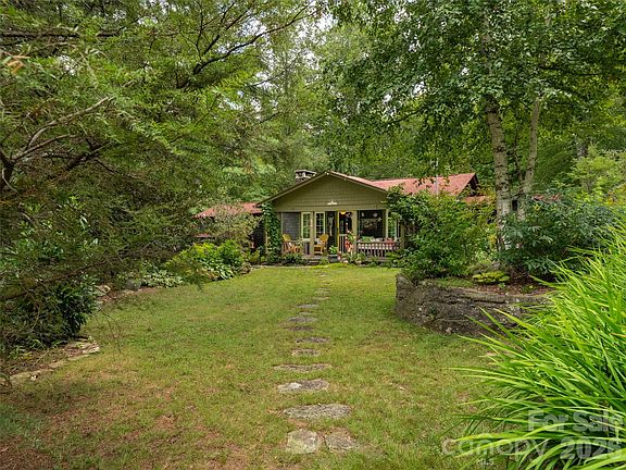 3rd image of 85 Chestnut Hill Rd