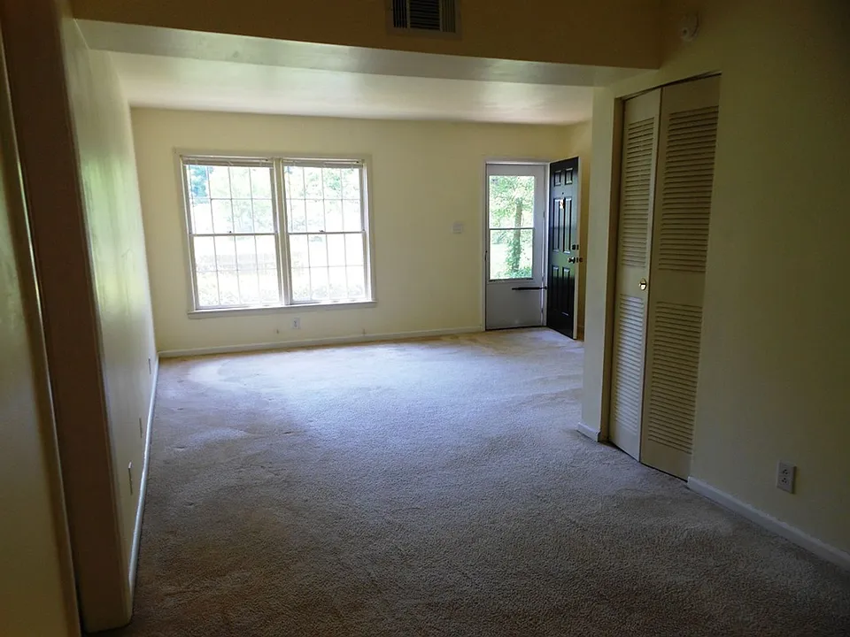 2527 Hydraulic Rd #52