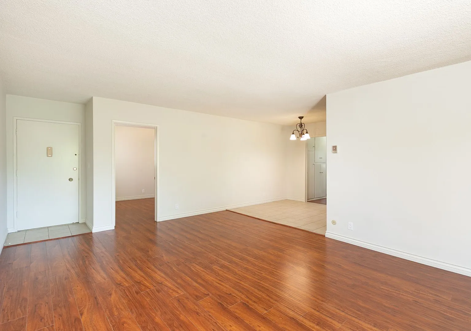 1030 N Harper Ave. — Photo 4