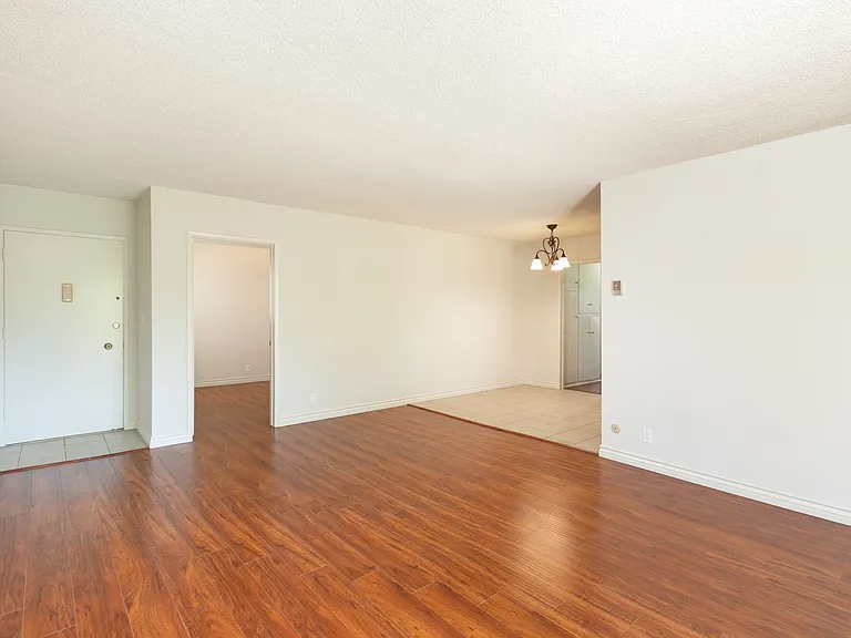 1030 N Harper Ave — Photo 14