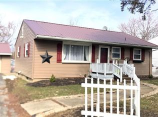 8 Hilltop Dr, Le Roy, NY