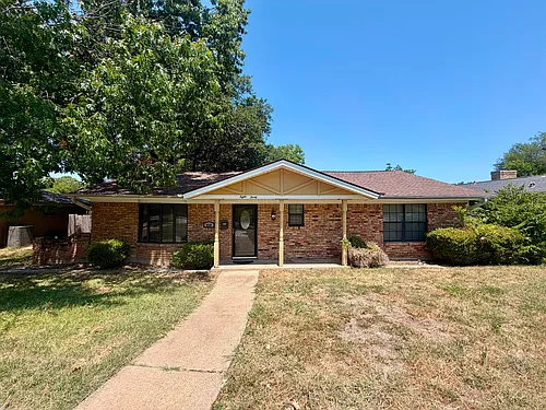 830 Windsor Pl Photo 1
