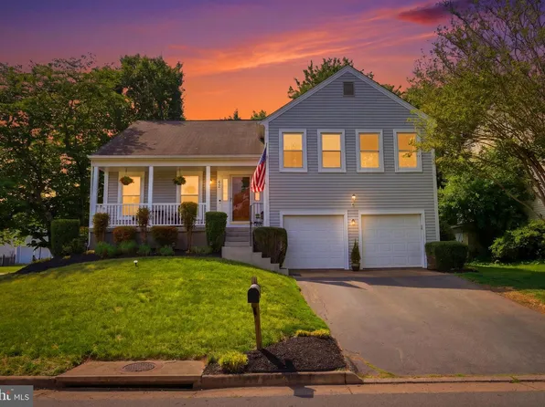 62 McPherson Cir, Sterling, VA 20165
