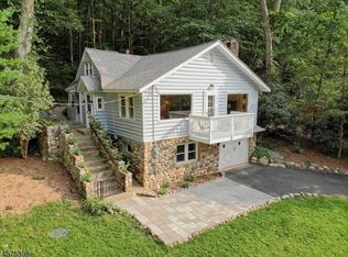 27 Old Woodland Trl, Oak Ridge, NJ 07438