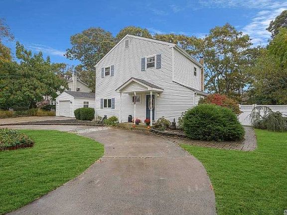 2nd image of 80 Edgewater Dr