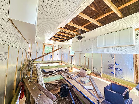 5th image of 226 Harris Hill Road