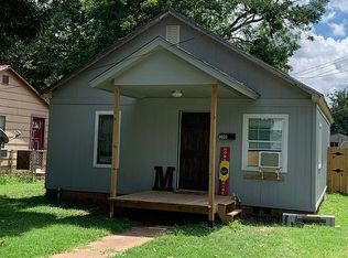 208 E Apache St, Lindsay, OK 73052