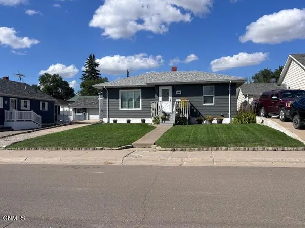 218 W Laurel Ave, Plentywood, MT 59254