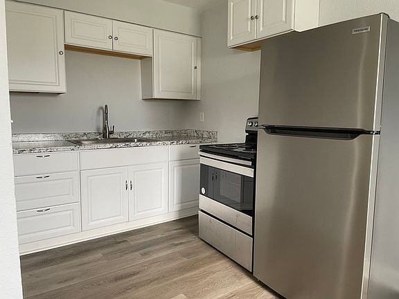3rd image of 2500 Leo St APT 3