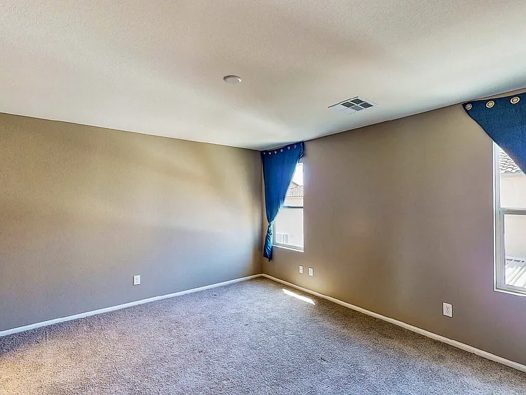 9733 Cluny Ave — Photo 24