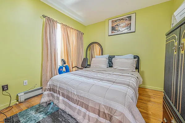 Sold by Felix Joseph | media 11