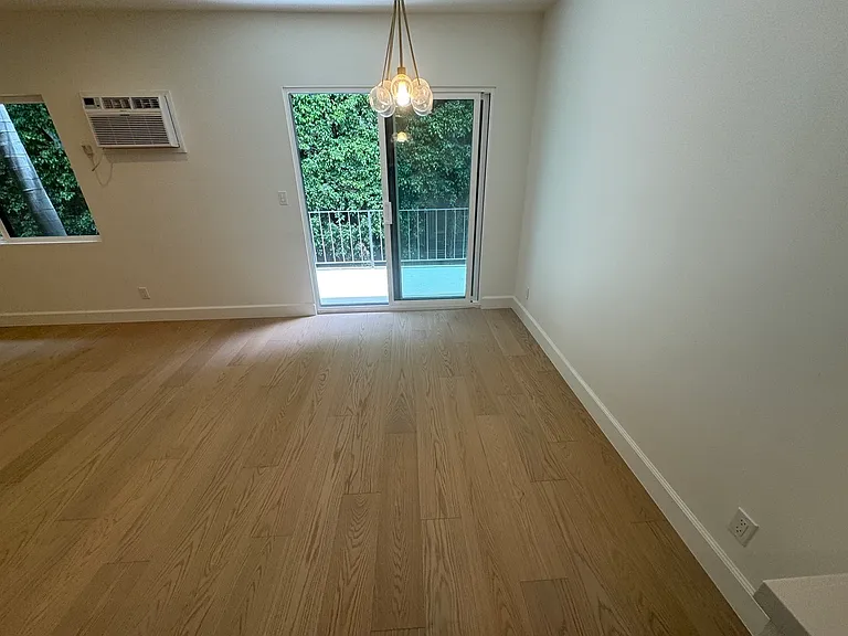 Primrose Ave — Photo 26
