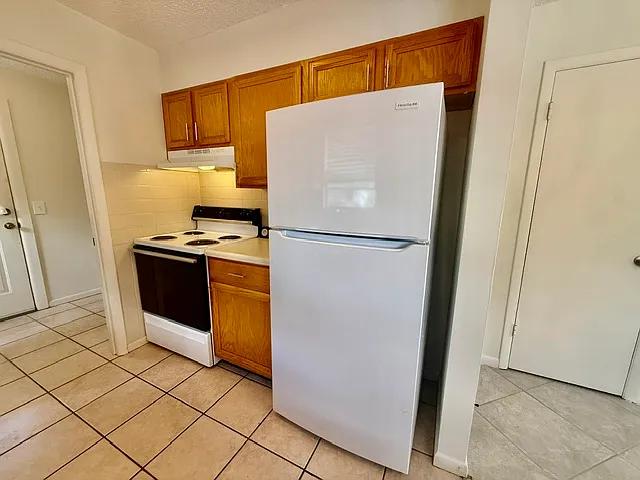 223 N Adelle Ave — Photo 11