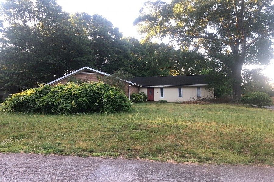 7 Randy Dr, Taylors, SC 29687 | Zillow
