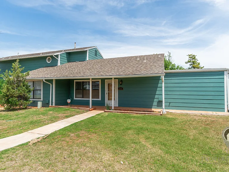 2721 Indian Creek Blvd — Photo 4