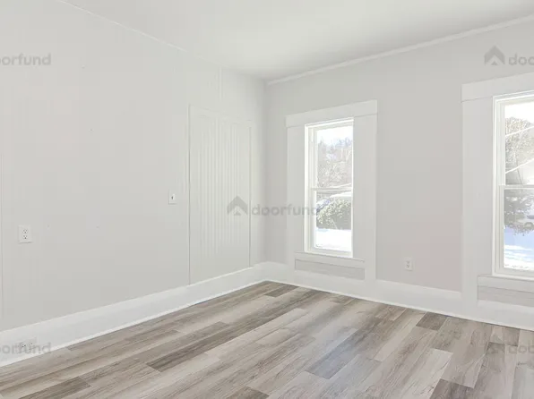 220 S Main St #4, Franklin, NH 03235