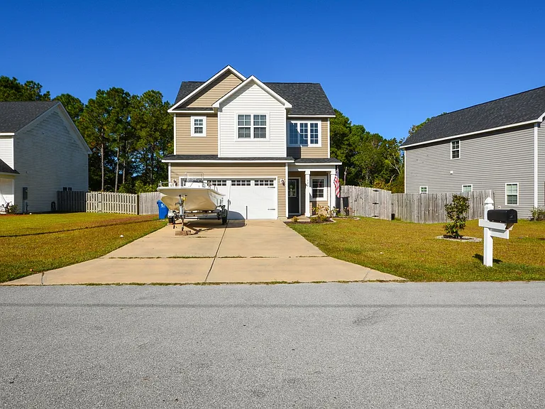 520 Everett Glades — Photo 2