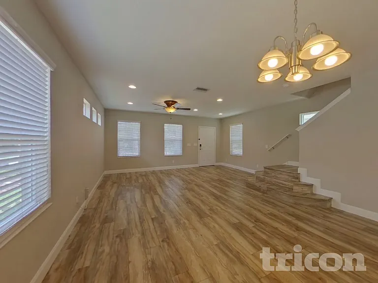 3925 Cottage Hill Ave — Photo 3